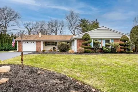 20 Dahlia Rd, Franklin Twp, NJ 08873