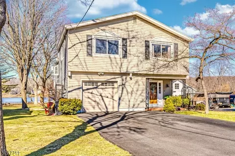 13 Washington St, Roxbury Twp, NJ 07850