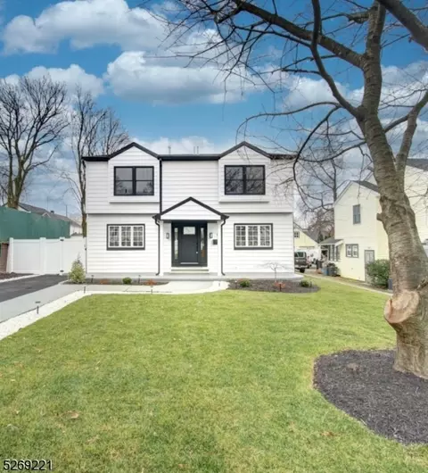 11 Crescent St, Rochelle Park, NJ 07662