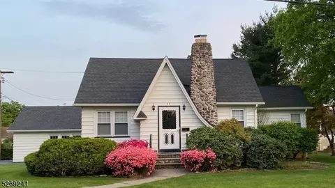 49 Caroline Ave, Pequannock Twp, NJ 07444