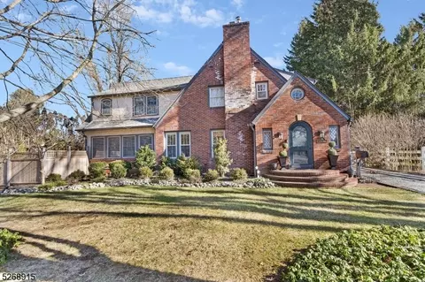 29 Orchard St, Mendham, NJ 07945