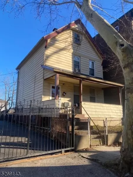 82 Bedford St, East Orange, NJ 07018