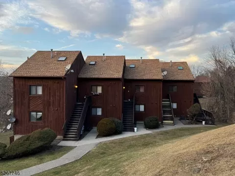 2 Sunrise Dr UNIT 8, Vernon, NJ 07462