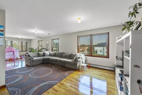 421 Centre St, Nutley, NJ 07110 photo 3