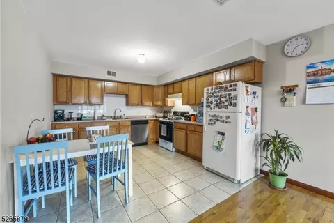 421 Centre St, Nutley, NJ 07110 photo 4
