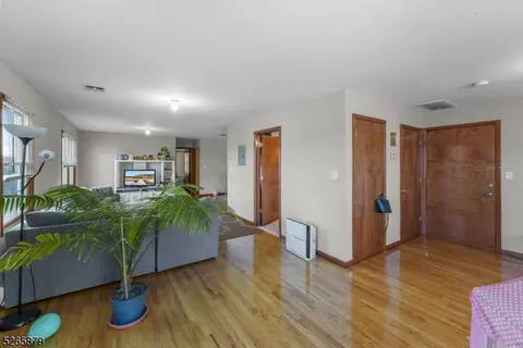 421 Centre St, Nutley, NJ 07110 photo 5