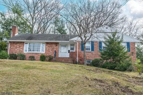 18 Lois Ct, Wayne, NJ 07470