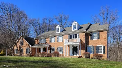 4 Linsey Ct, Mendham Twp, NJ 07945