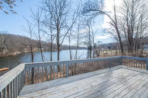 33 S Shore Dr, Wantage, NJ 07461