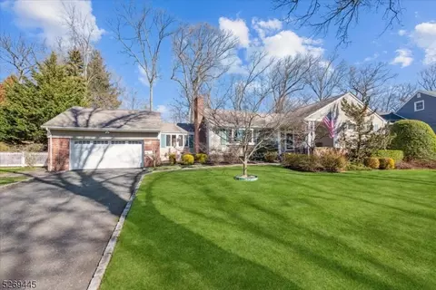 260 Pembrook Rd, Mountainside, NJ 07092