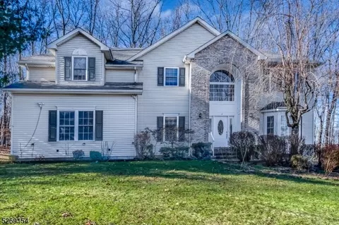 6 Cardinal Ln, Mount Olive, NJ 07828