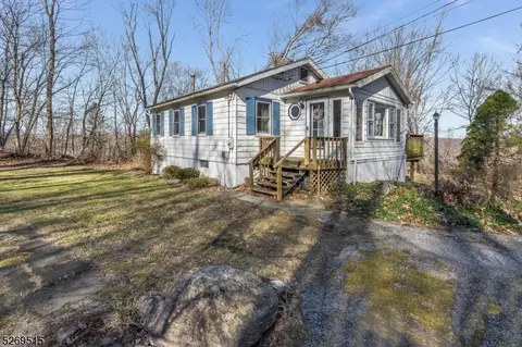 14 Fenner Dr, Newton, NJ 07860