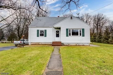 3 Elizabeth Ln, Mount Olive, NJ 07828
