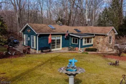 14 Oak Ln, Vernon Twp, NJ 07461