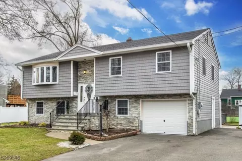 1448 Riveredge Dr, Pompton Lakes, NJ 07442