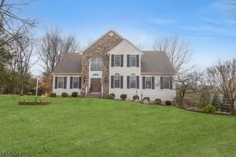 1 Stacey Ct, Sparta, NJ 07871