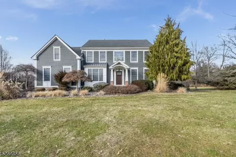 2 Walden Dr, Clinton Twp, NJ 08801