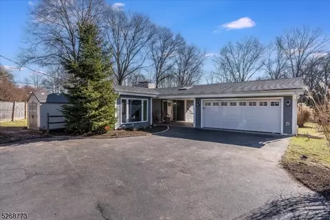 80 Old Stonehouse Dr, Bedminster, NJ 07921