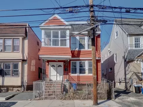 35 Aldine St, Newark, NJ 07112