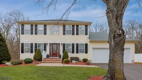 31 Clydesdale Rd, Scotch Plains, NJ 07076