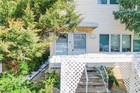 141 Paterson Ave, Wallington, NJ 07057