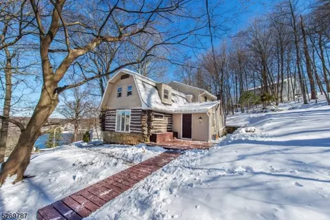 247 Chincopee Ave, Hopatcong, NJ 07843