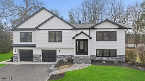 19 Philip Dr, Fairfield, NJ 07004