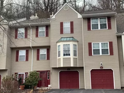 98 Pinehurst Dr, Washington, NJ 07882