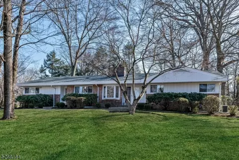 32 Berkshire Pl, Allendale, NJ 07401