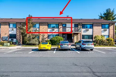 728 Cricket Ln #728, Woodbridge, NJ 07095