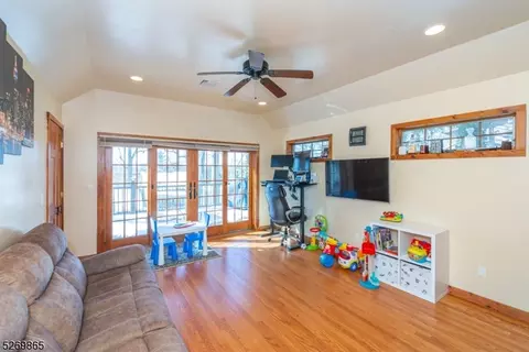 62 Algonquin Trl, Wayne, NJ 07470 photo 16