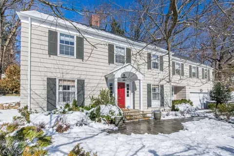 15 Gapview Rd, Millburn Twp, NJ 07078