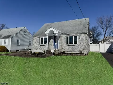 4 Terry Ln, Clark, NJ 07066