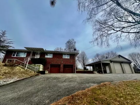 13 Gunn Rd, Branchville, NJ 07826