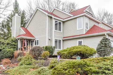 1 Stone House Ct, Jefferson, NJ 07438