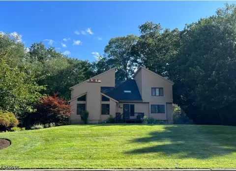 642 Orchard Ln, Franklin Lakes, NJ 07417