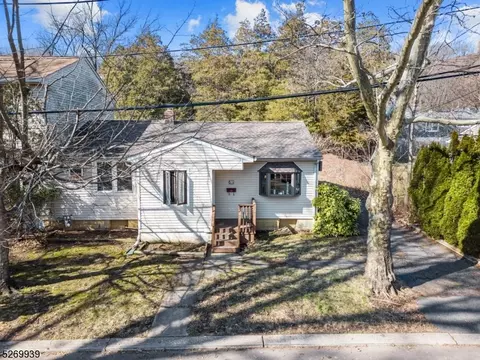 3 Degraw Ave, Clifton, NJ 07013