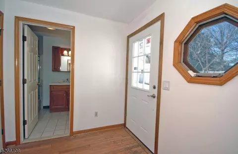 180 Oak Dr, Middlesex, NJ 08846 photo 13