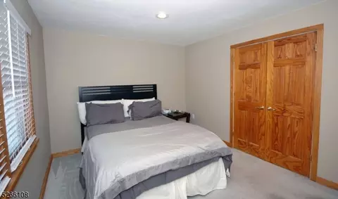 180 Oak Dr, Middlesex, NJ 08846 photo 10