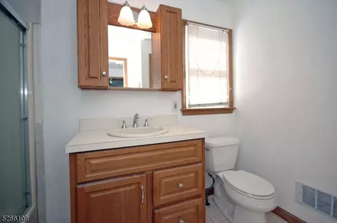 180 Oak Dr, Middlesex, NJ 08846 photo 14