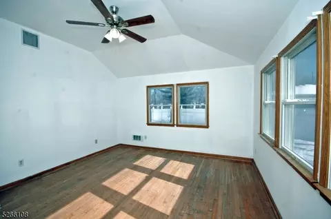 180 Oak Dr, Middlesex, NJ 08846 photo 16