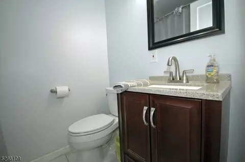 180 Oak Dr, Middlesex, NJ 08846 photo 12