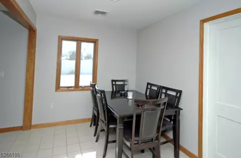 180 Oak Dr, Middlesex, NJ 08846 photo 6
