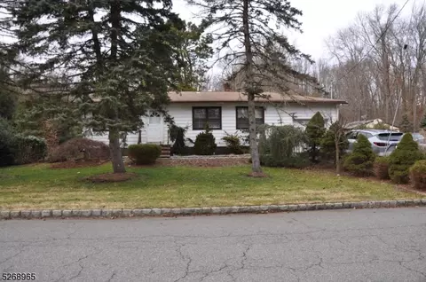 149 Big Piece Rd, Fairfield, NJ 07004