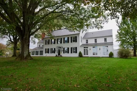 68 Old Tpke, Oldwick, NJ 08858