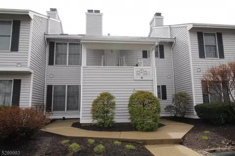 282 Kingbird Ct, Three Bridges, NJ 08887