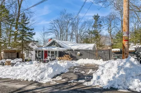 15 Papscoe Rd, West Milford Twp, NJ 07421