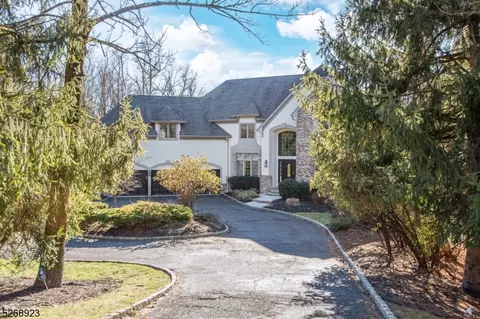 1 Broadway Rd, Warren, NJ 07059