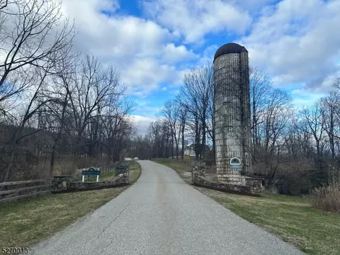 4 Vernon View Dr W, Vernon Twp, NJ 07418