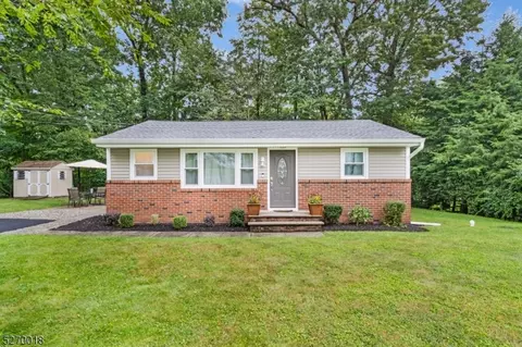 42 Acorn St, Stanhope, NJ 07874